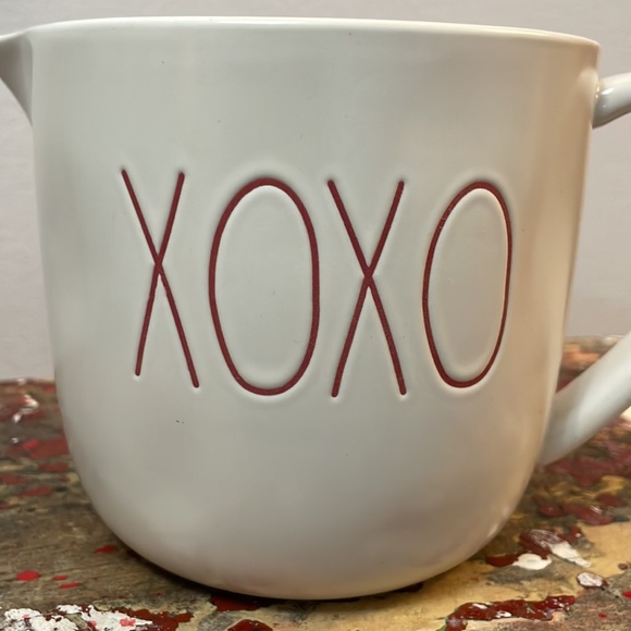 Never Used Rae Dunn XOXO Measuring Cup - Picture 3 of 12